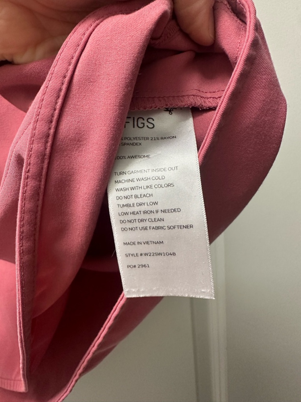 FIGS Quartz Pink Limited Edition Rafaela Scrub Top SMALL “Peace out” - Picture 3 of 6